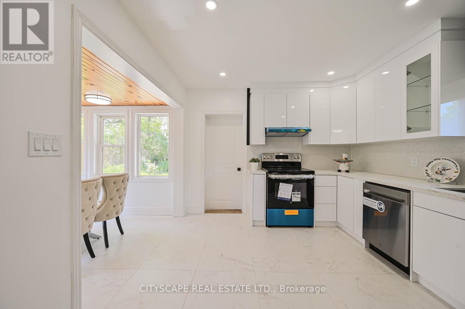 54 DAYFOOT DRIVE Image 18