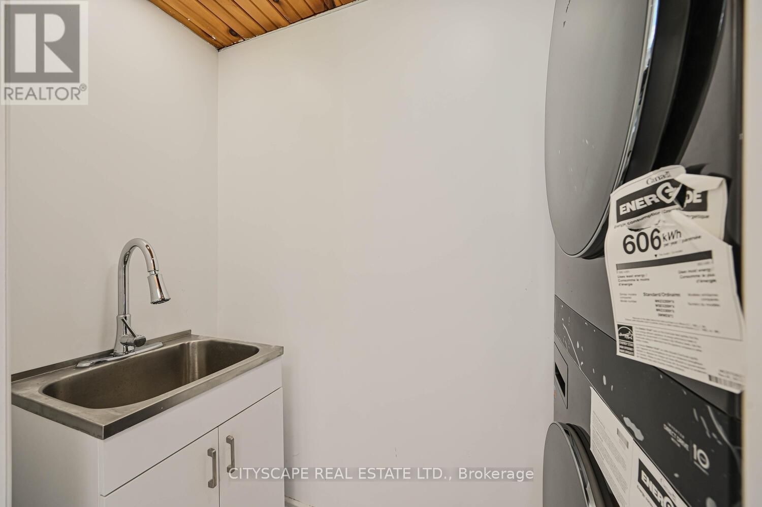 54 DAYFOOT DRIVE Image 24