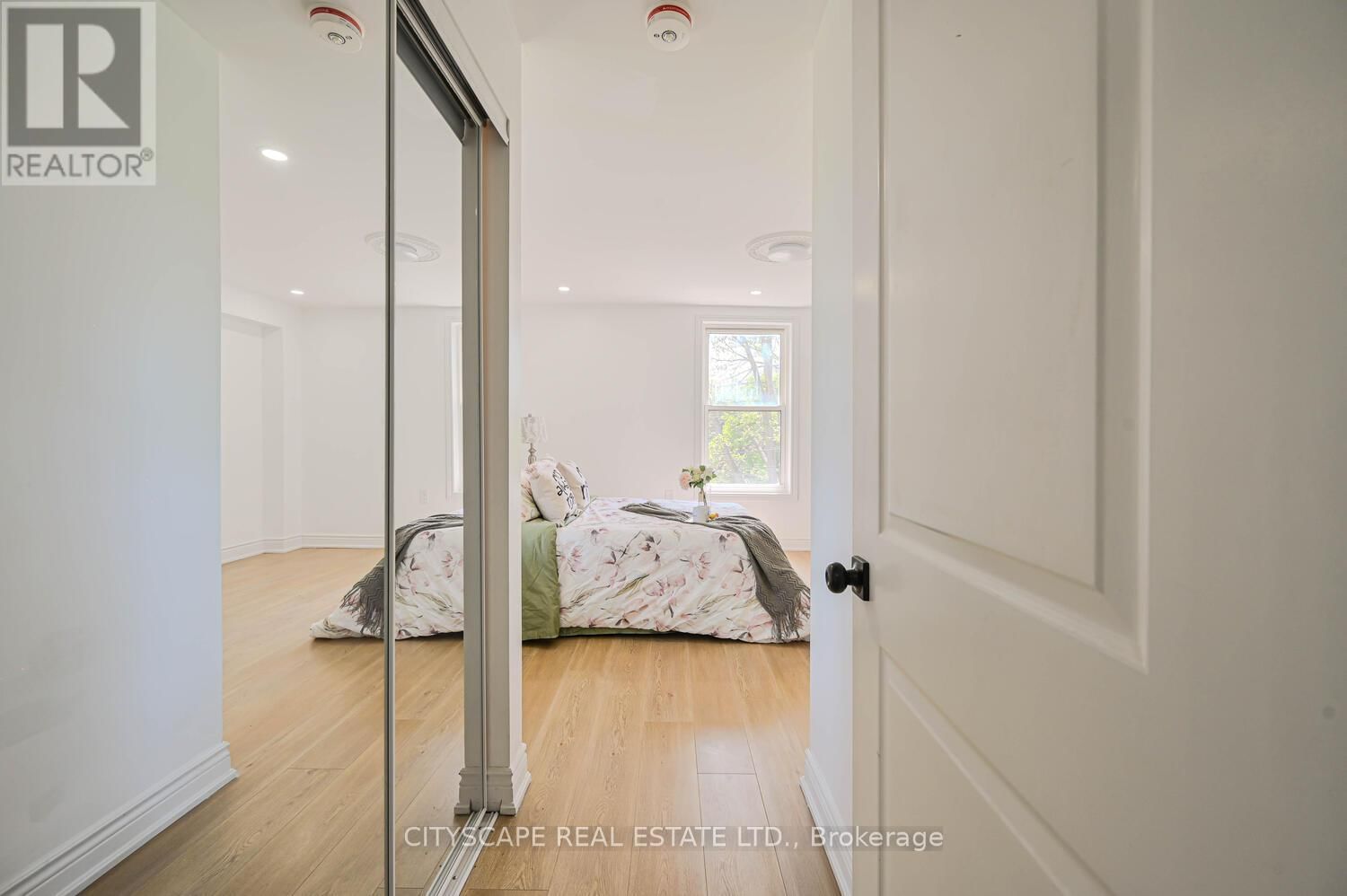 54 DAYFOOT DRIVE Image 31