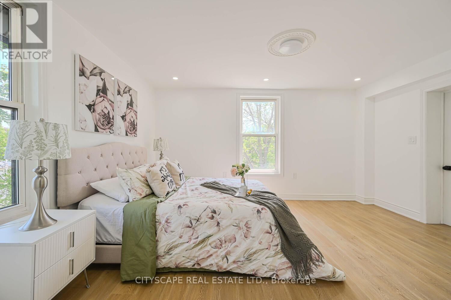 54 DAYFOOT DRIVE Image 32