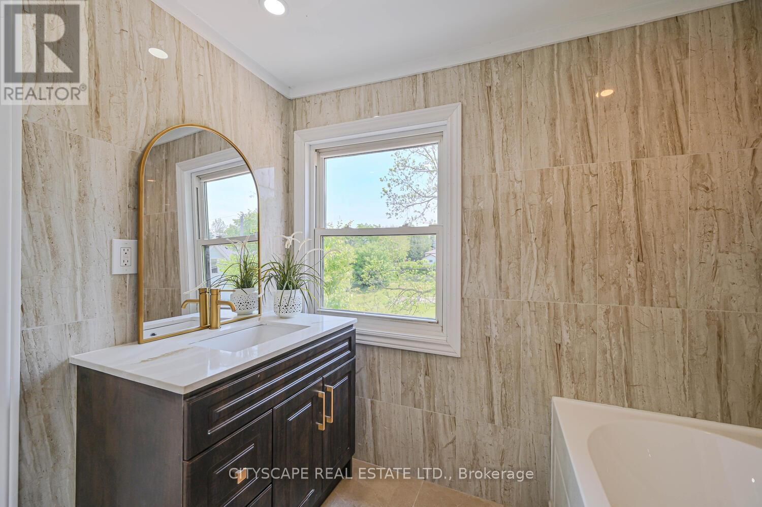 54 DAYFOOT DRIVE Image 37