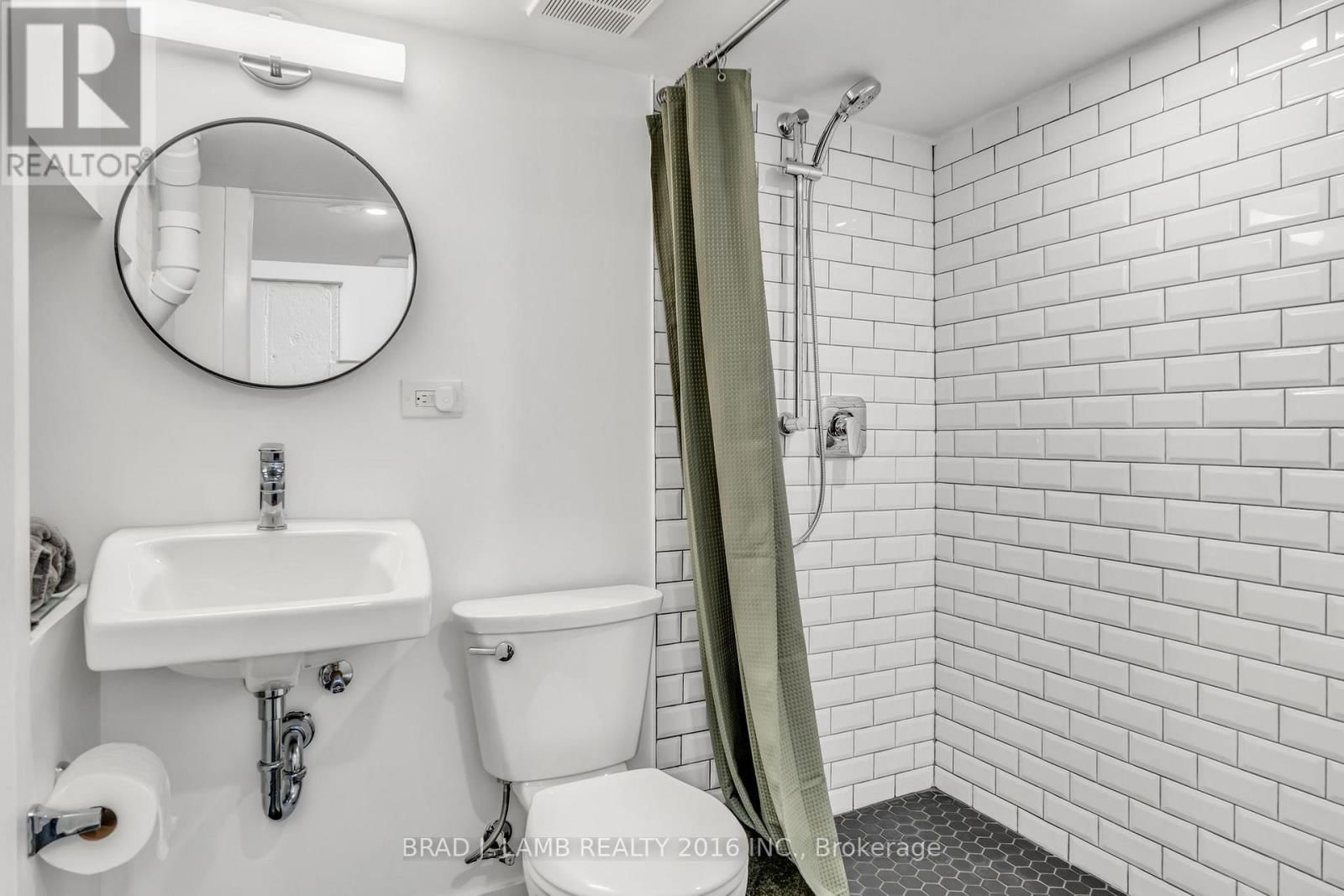 794 THE QUEENSWAY Image 13