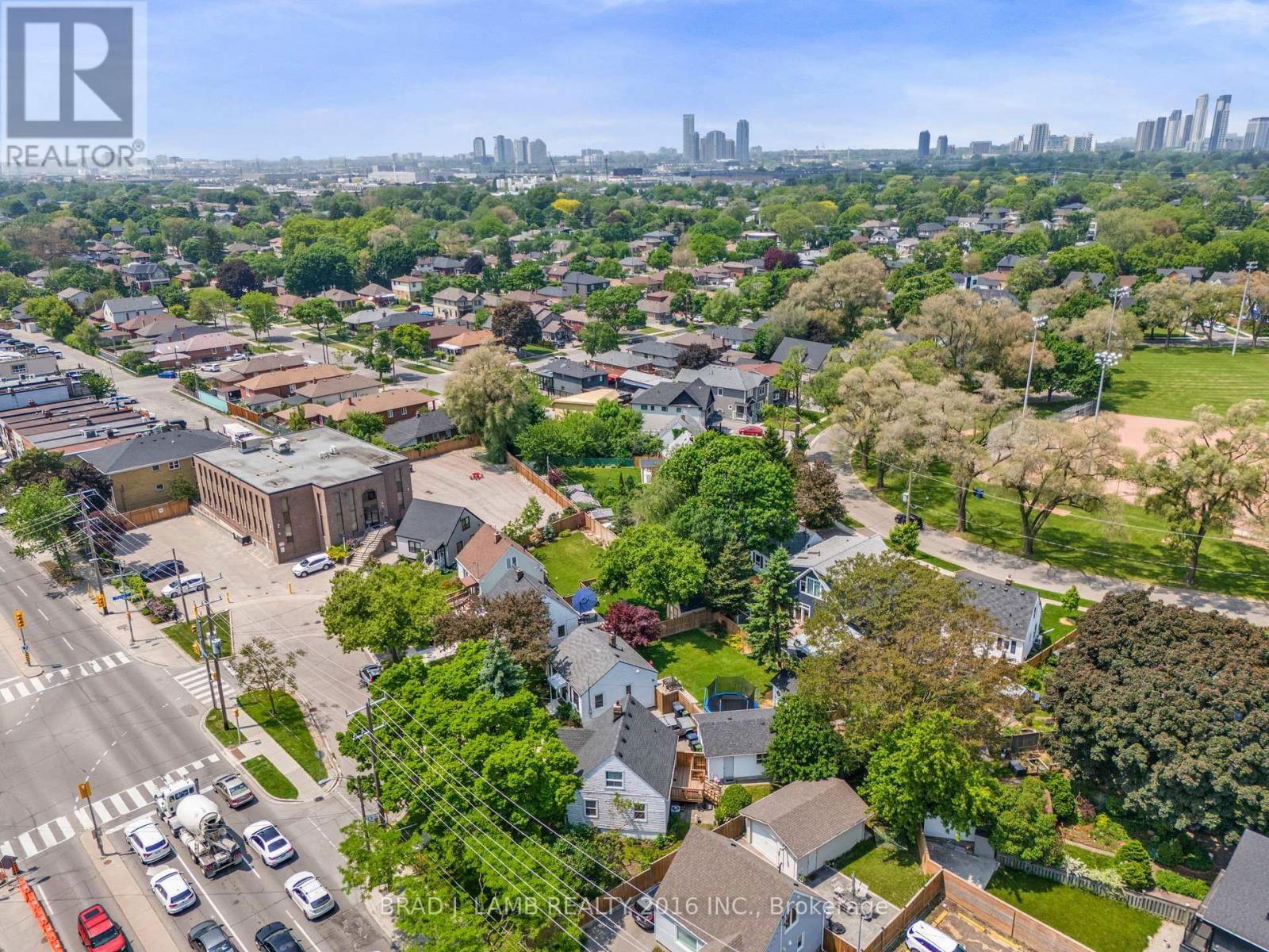 794 THE QUEENSWAY Image 19