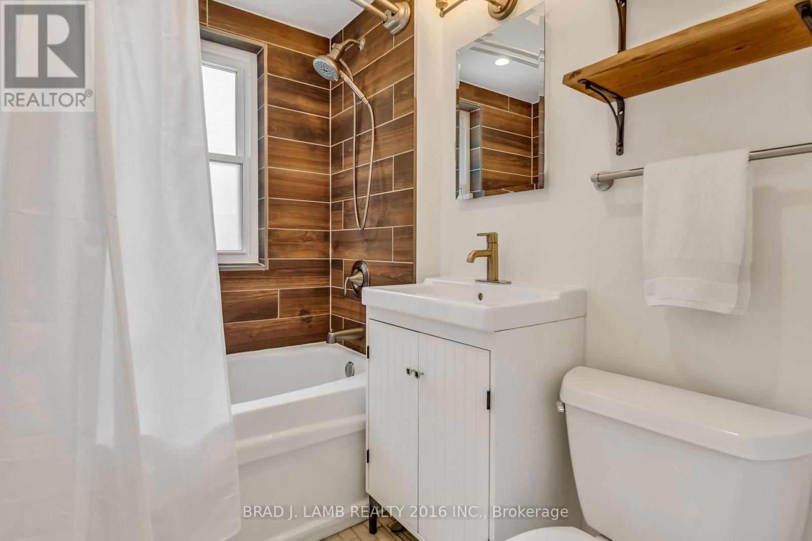 794 THE QUEENSWAY Image 8