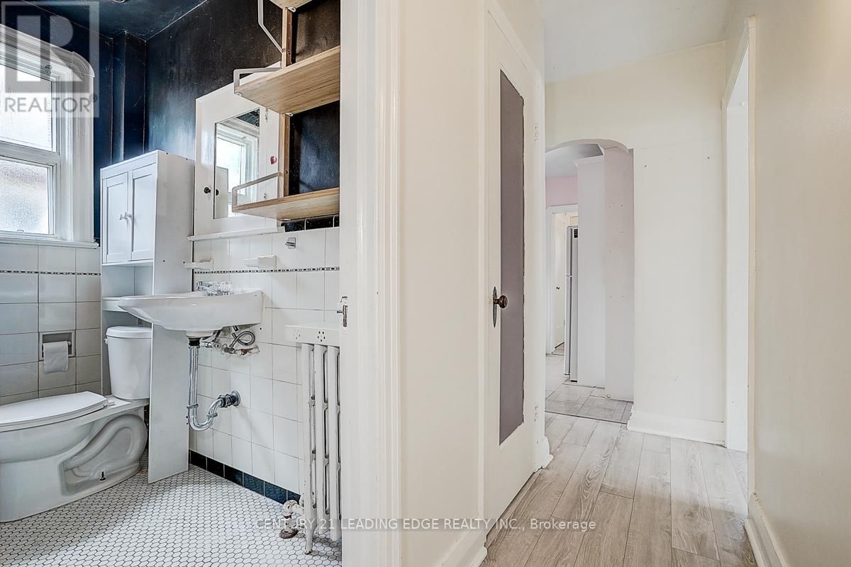 1173 ISLINGTON AVENUE EAST Image 23