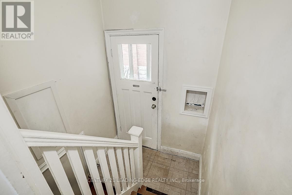 1173 ISLINGTON AVENUE EAST Image 30
