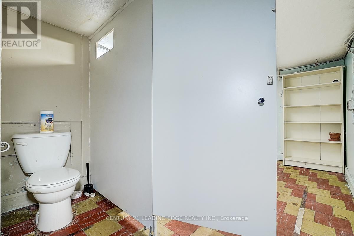 1173 ISLINGTON AVENUE EAST Image 34