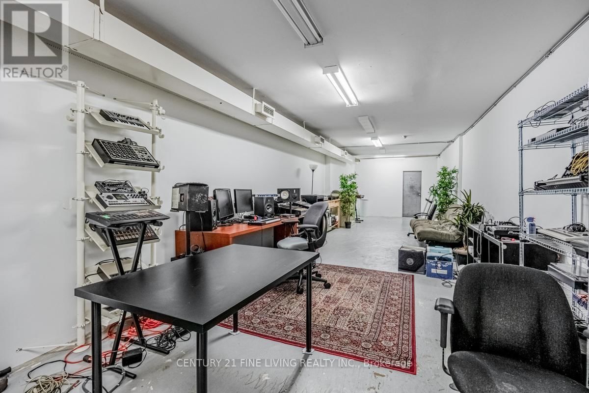 3048 DUNDAS STREET WEST Image 13