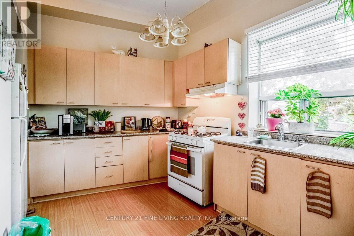 3048 DUNDAS STREET WEST Image 22