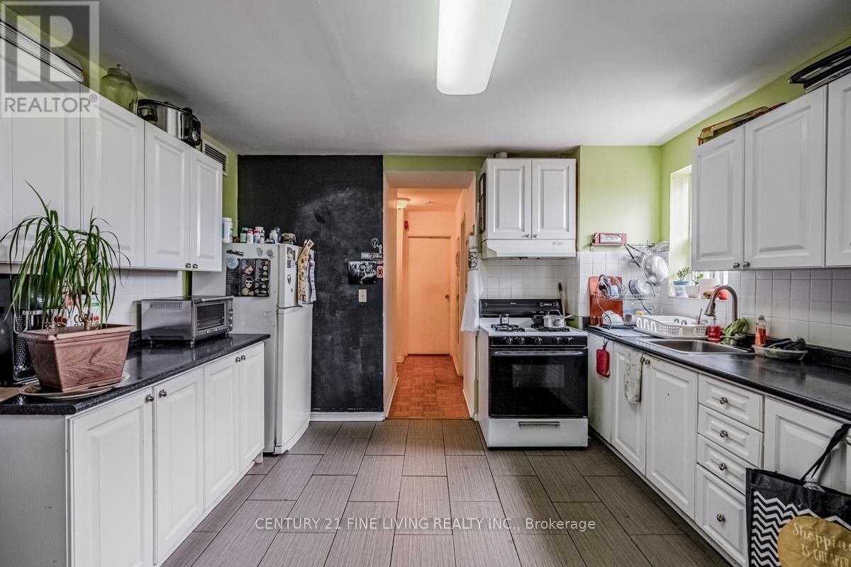 3048 DUNDAS STREET WEST Image 25