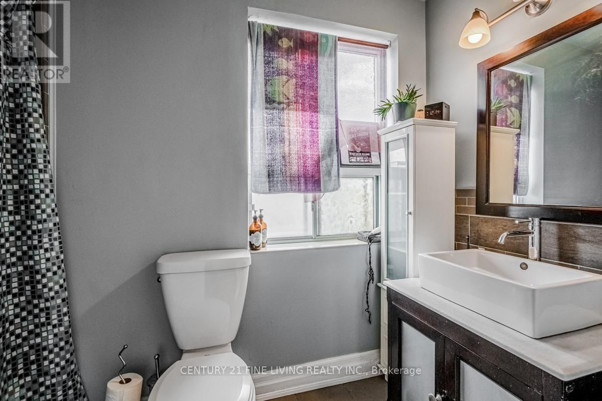 3048 DUNDAS STREET WEST Image 26