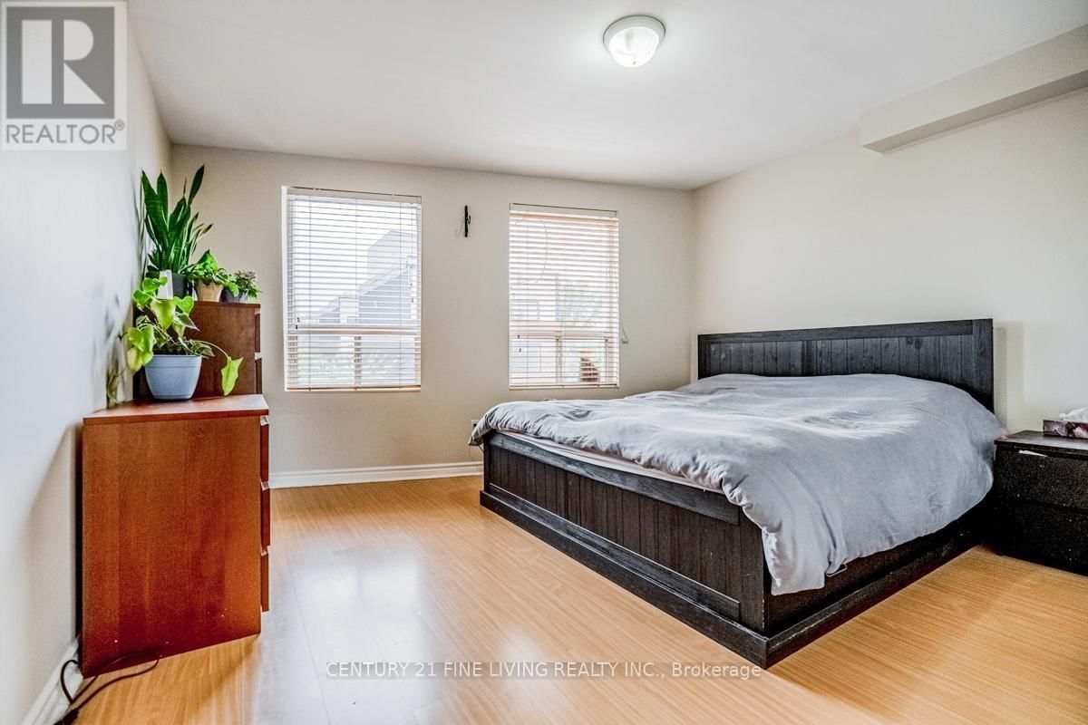 3048 DUNDAS STREET WEST Image 33