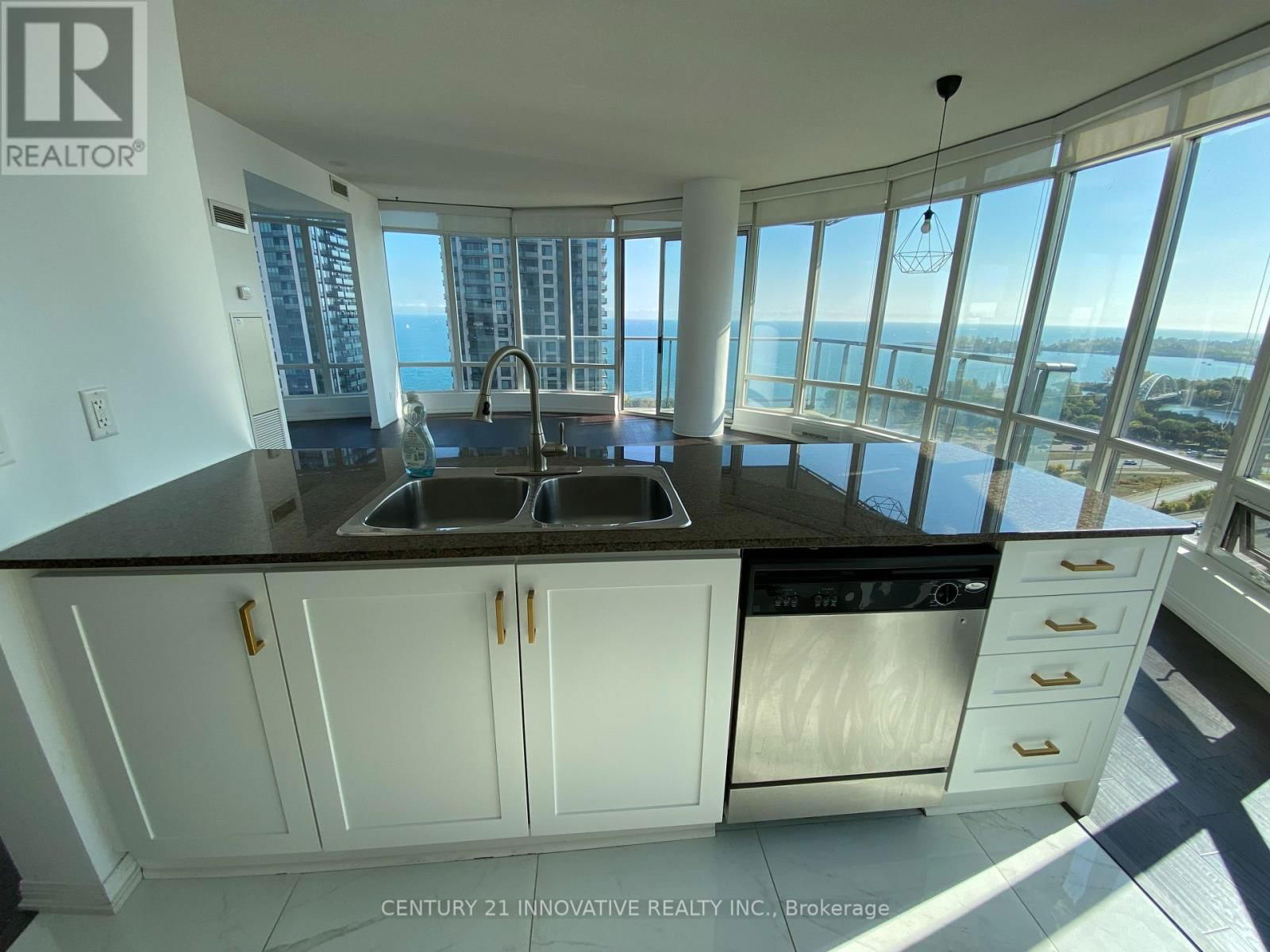 2010 - 15 WINDERMERE AVENUE Image 4
