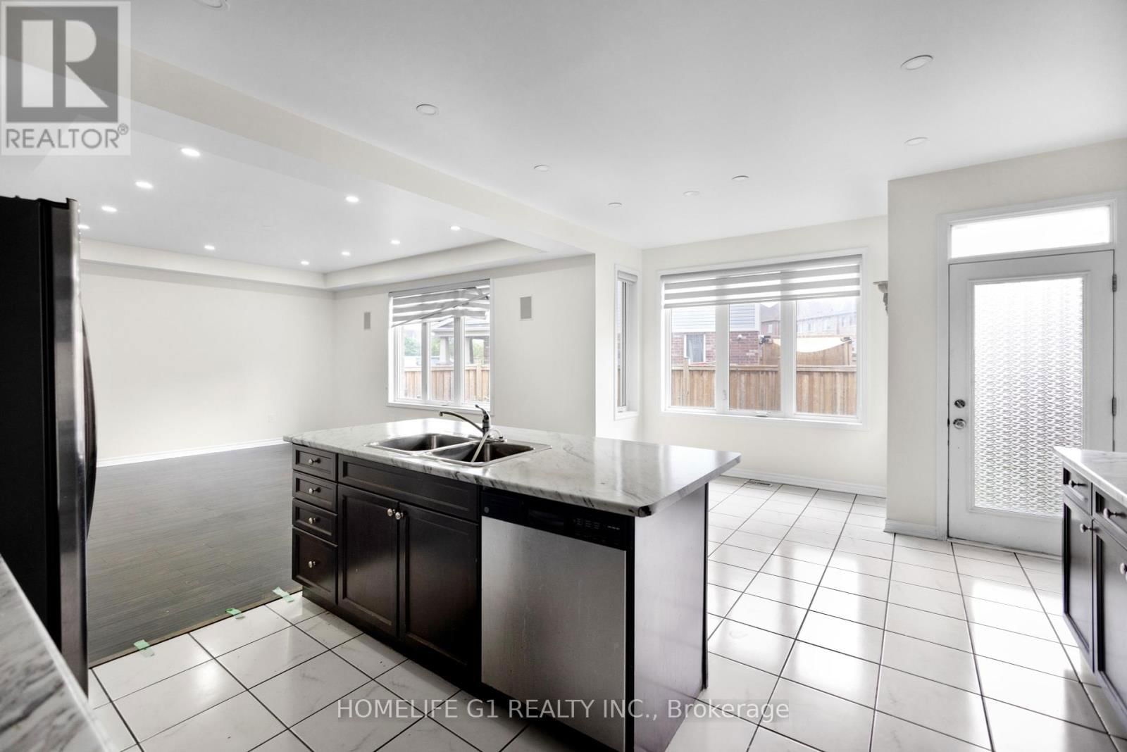 158 THORNBUSH BOULEVARD Image 10