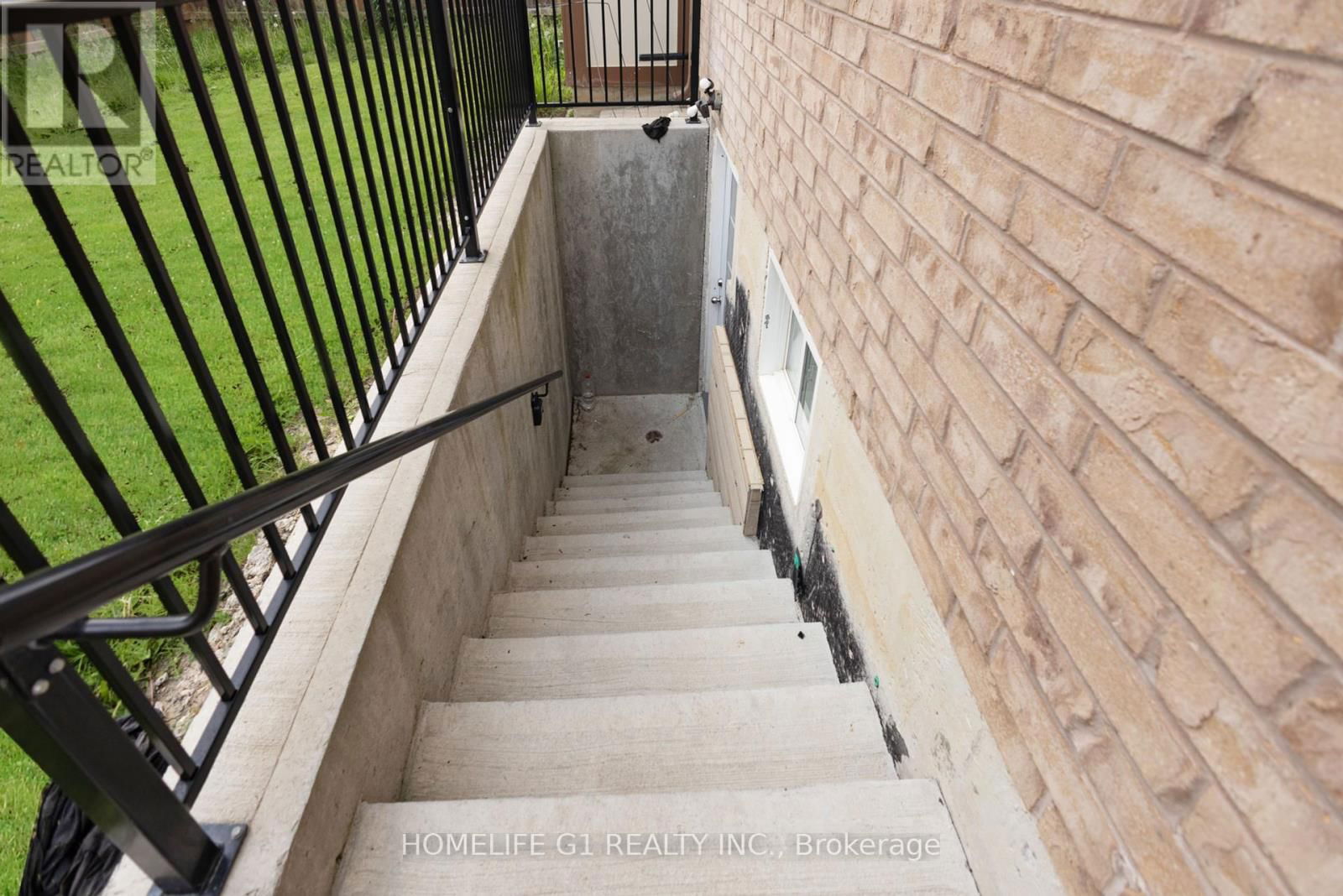 158 THORNBUSH BOULEVARD Image 28