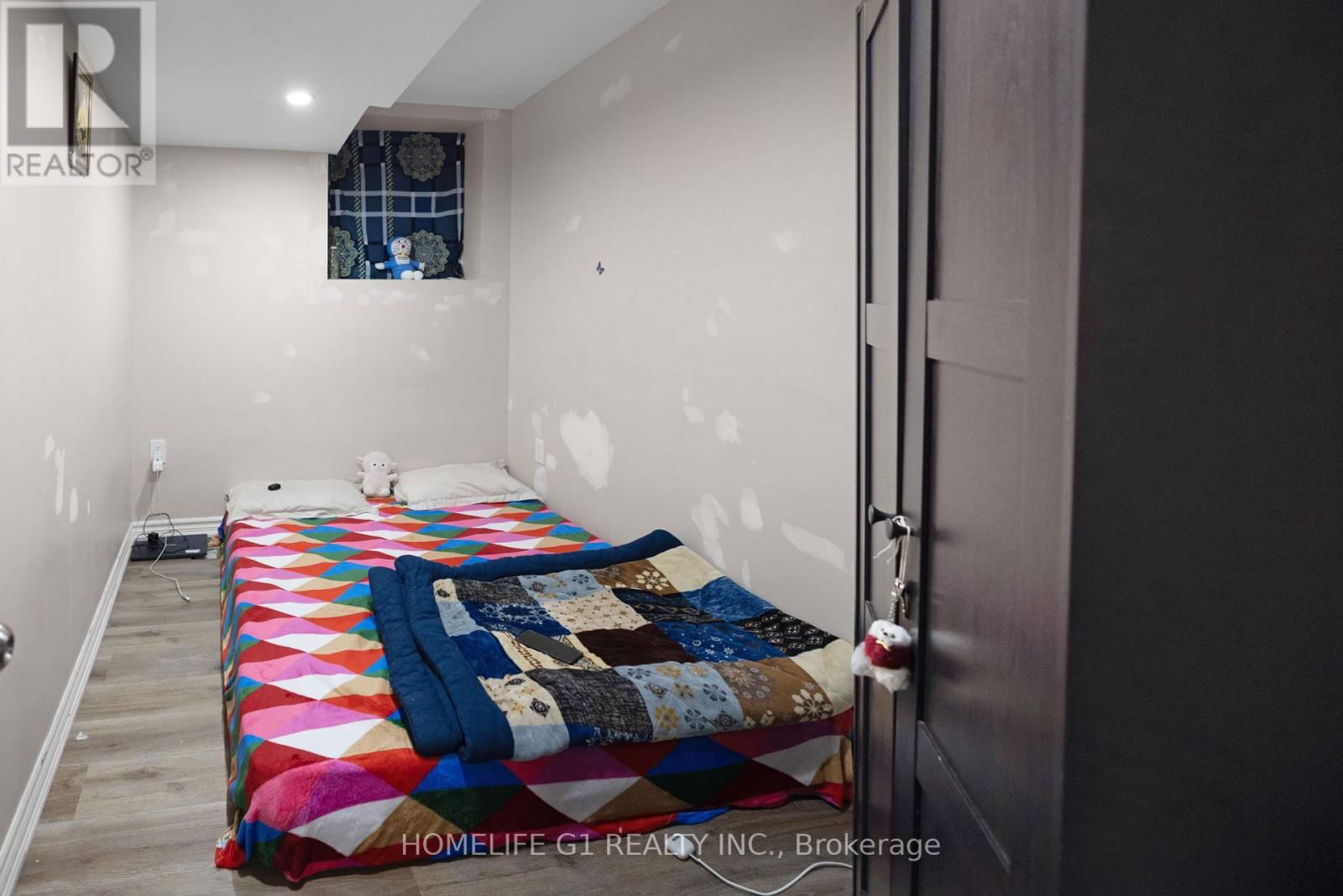 158 THORNBUSH BOULEVARD Image 29