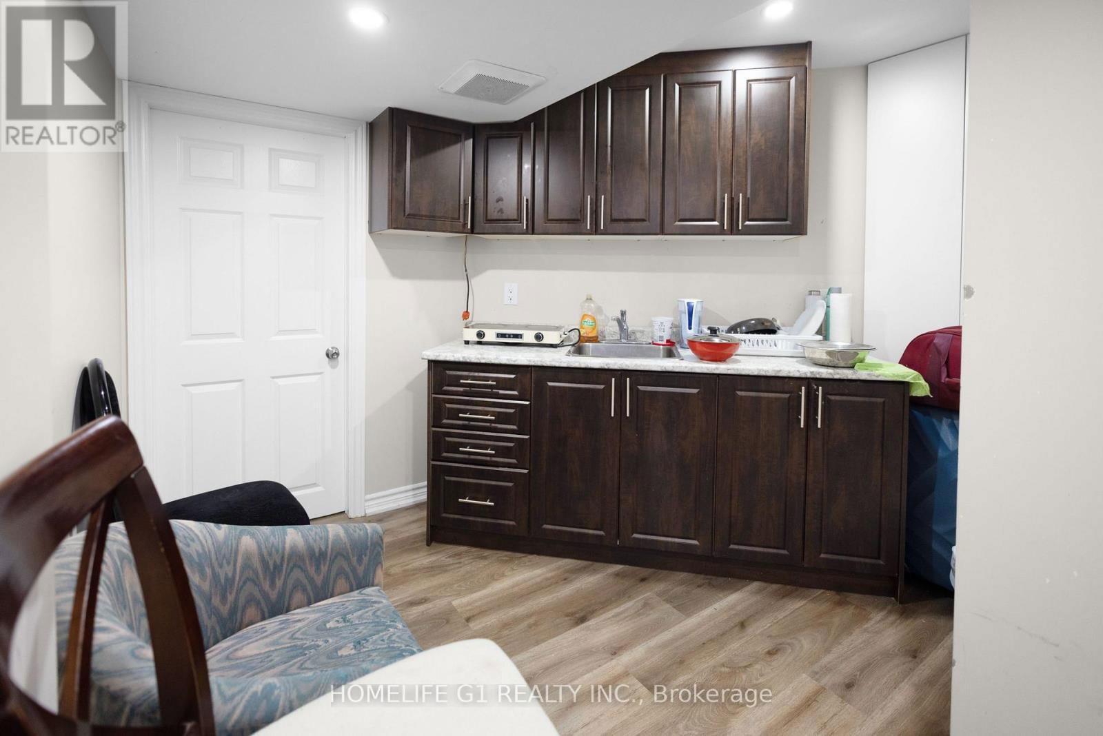 158 THORNBUSH BOULEVARD Image 30