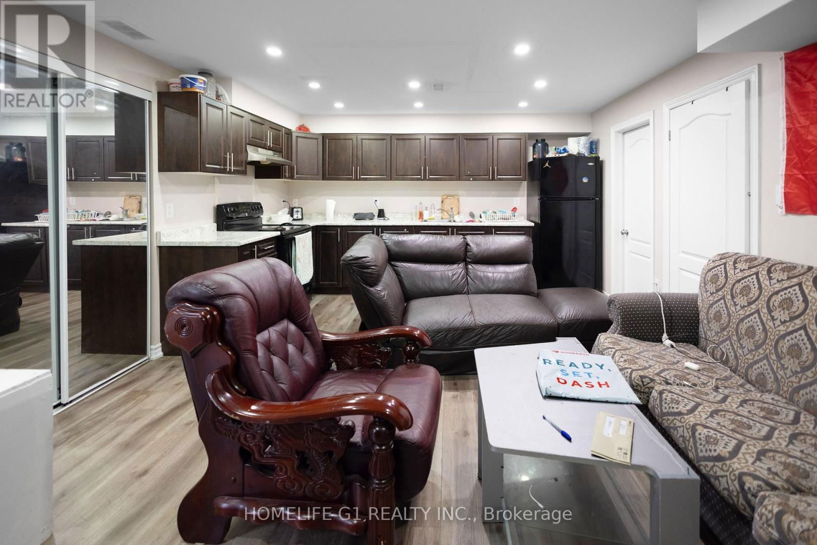 158 THORNBUSH BOULEVARD Image 33