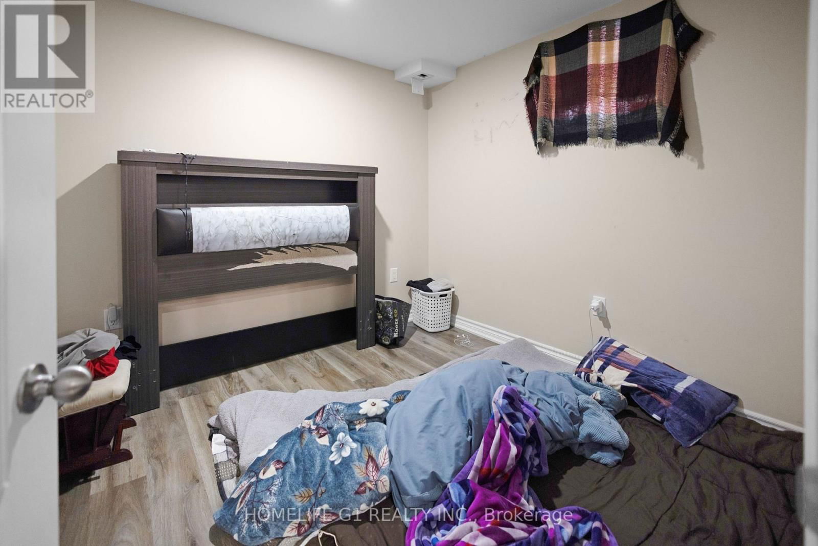 158 THORNBUSH BOULEVARD Image 35