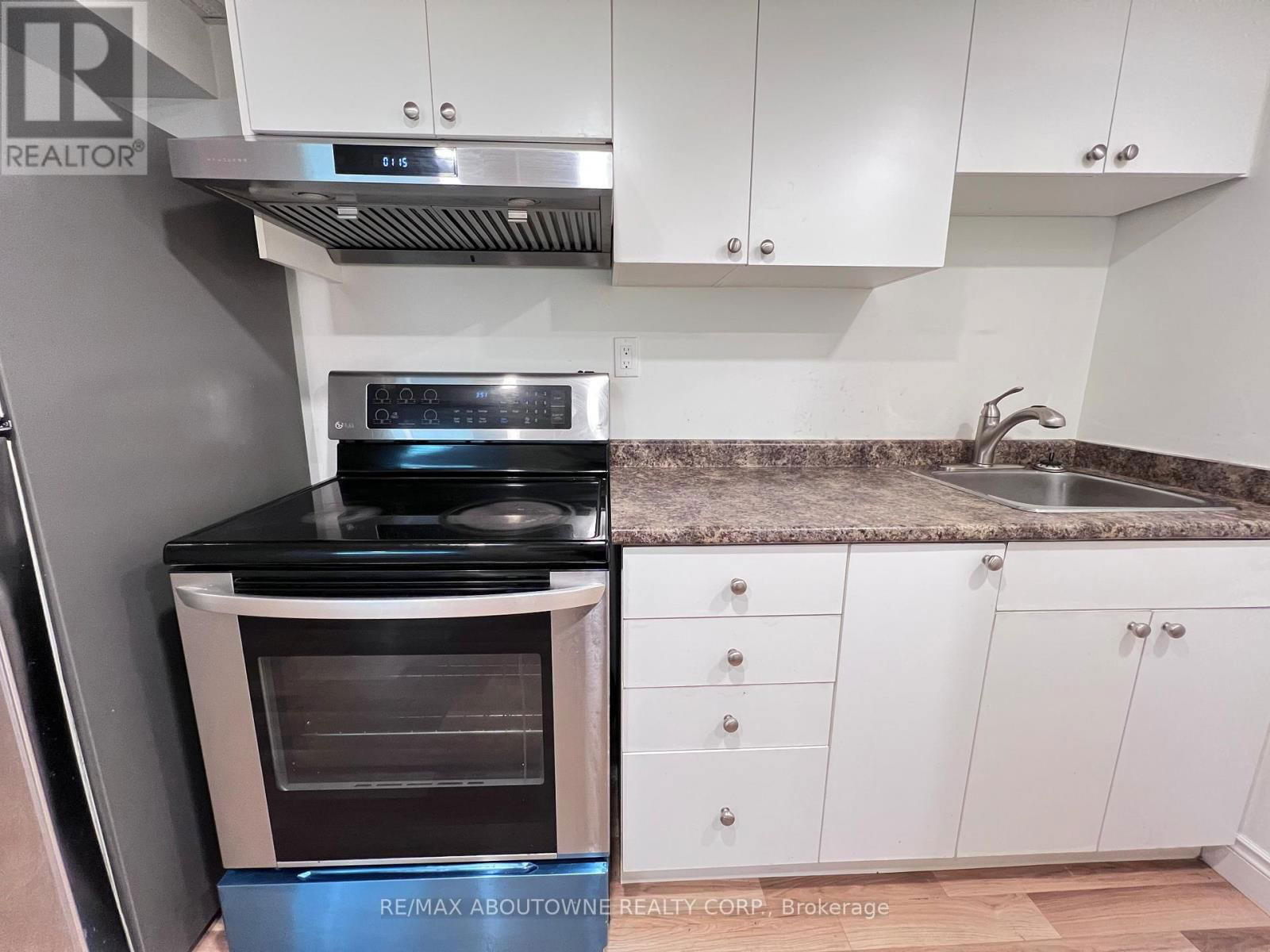 Unit 2 - 242 KINGS COURT CRESCENT Image 3