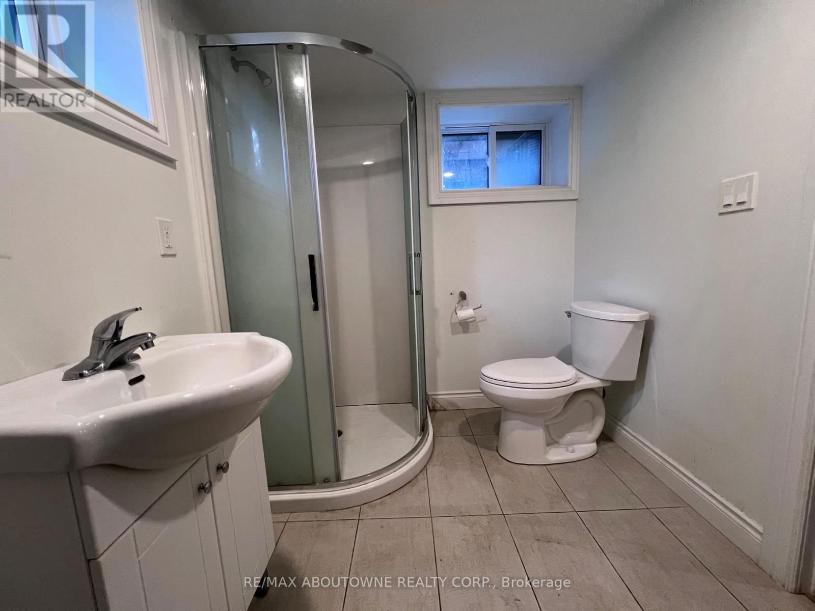 Unit 2 - 242 KINGS COURT CRESCENT Image 7