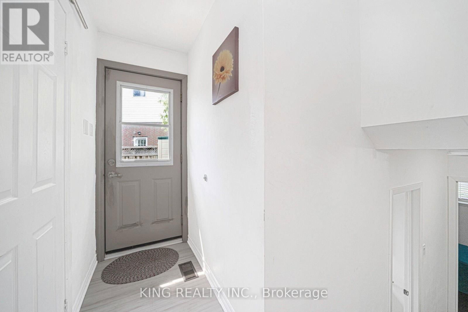26 DAVENPORT CRESCENT Image 32