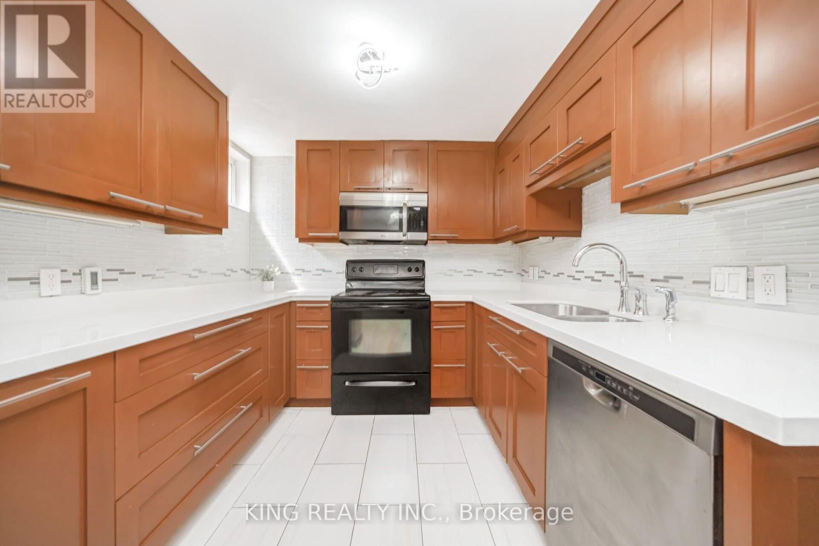 26 DAVENPORT CRESCENT Image 45