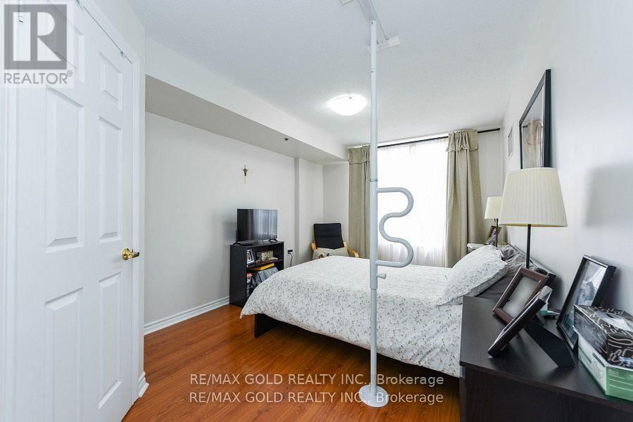 2411 - 100 BURLOAK DRIVE Image 21