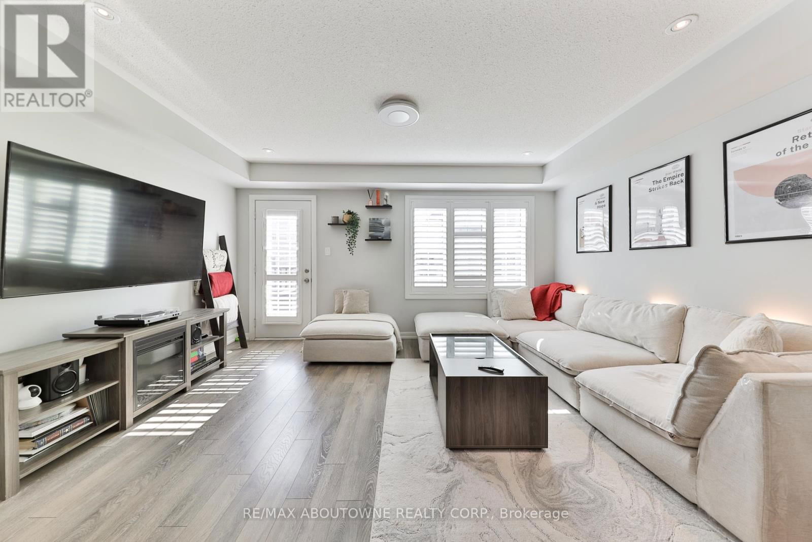 299 JEMIMA DRIVE Image 24