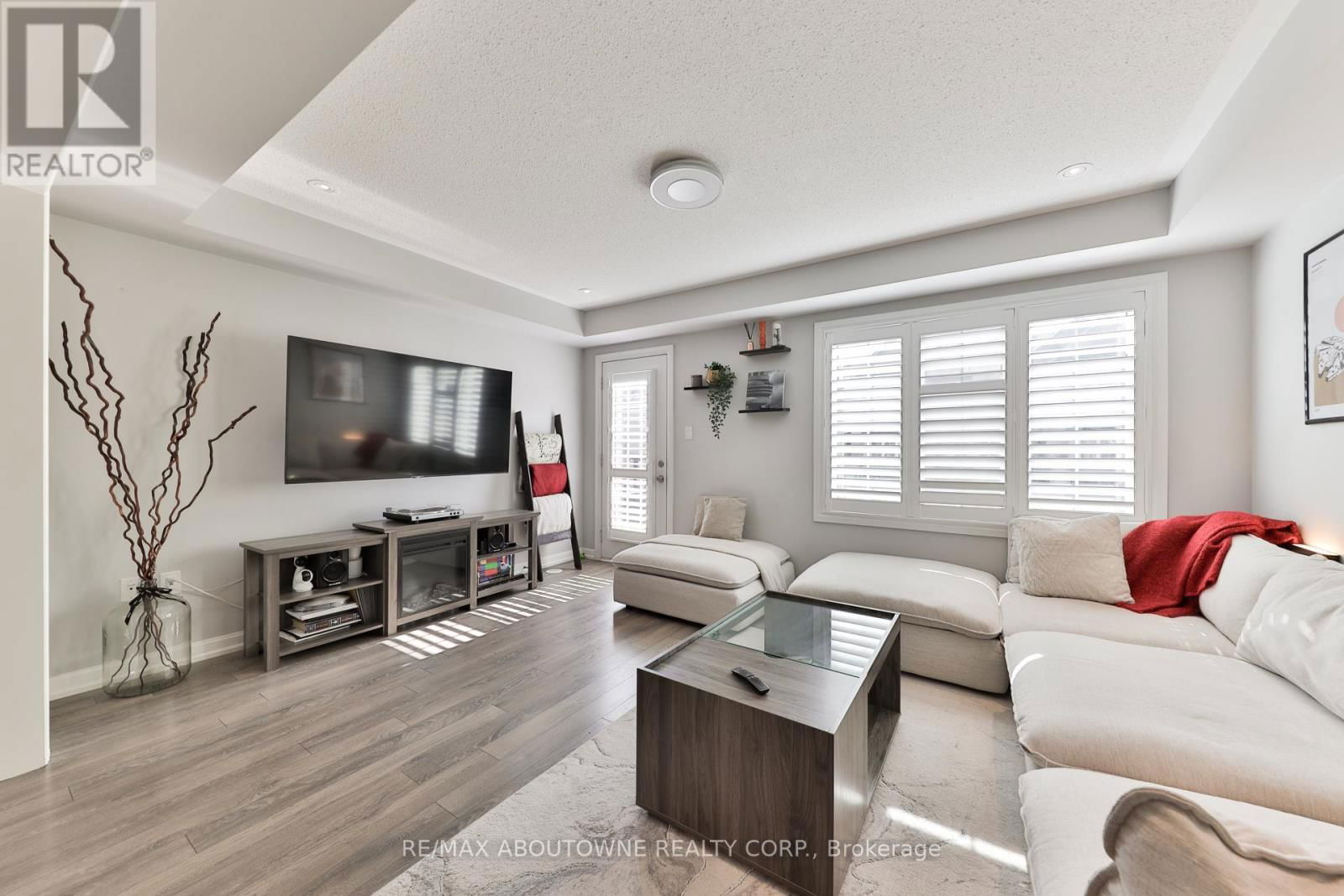 299 JEMIMA DRIVE Image 25