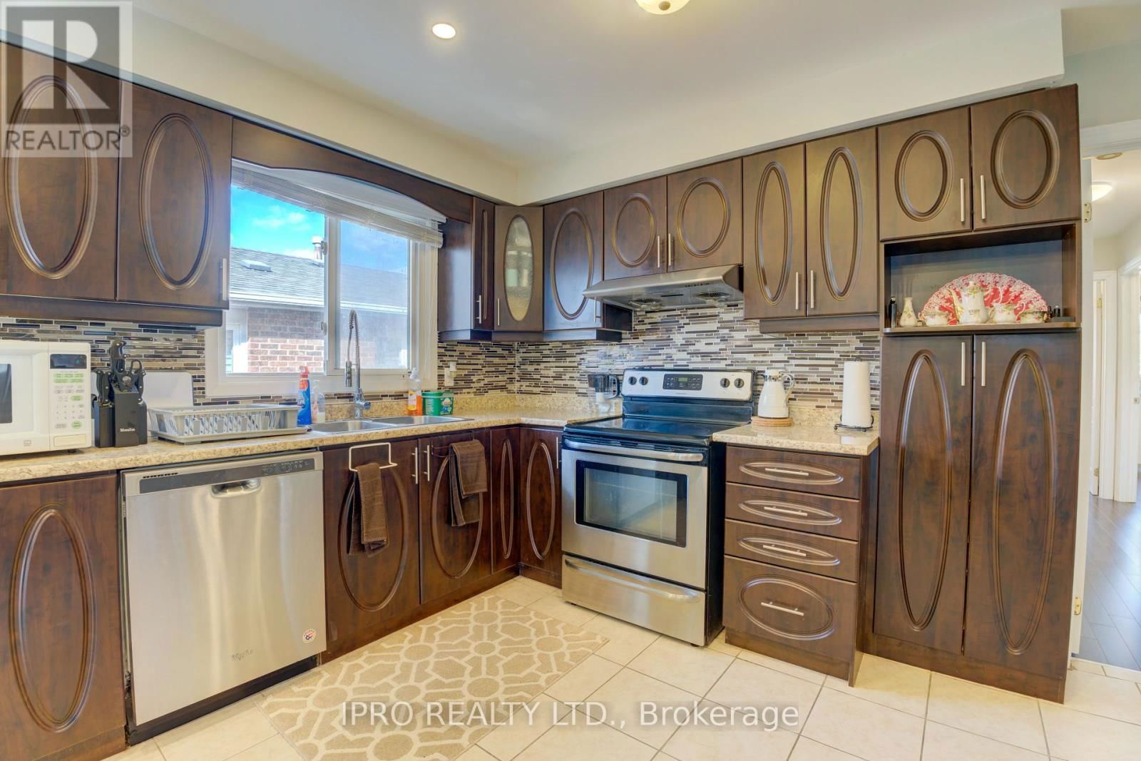 208 MEADOWS BOULEVARD Image 11