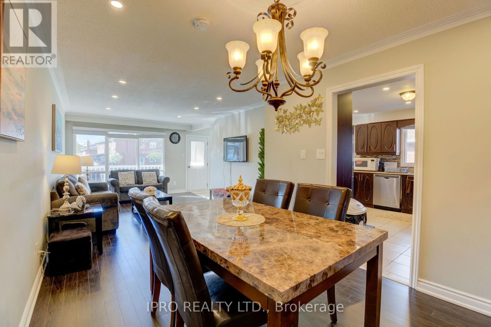 208 MEADOWS BOULEVARD Image 13