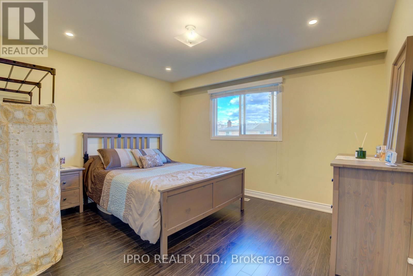 208 MEADOWS BOULEVARD Image 16