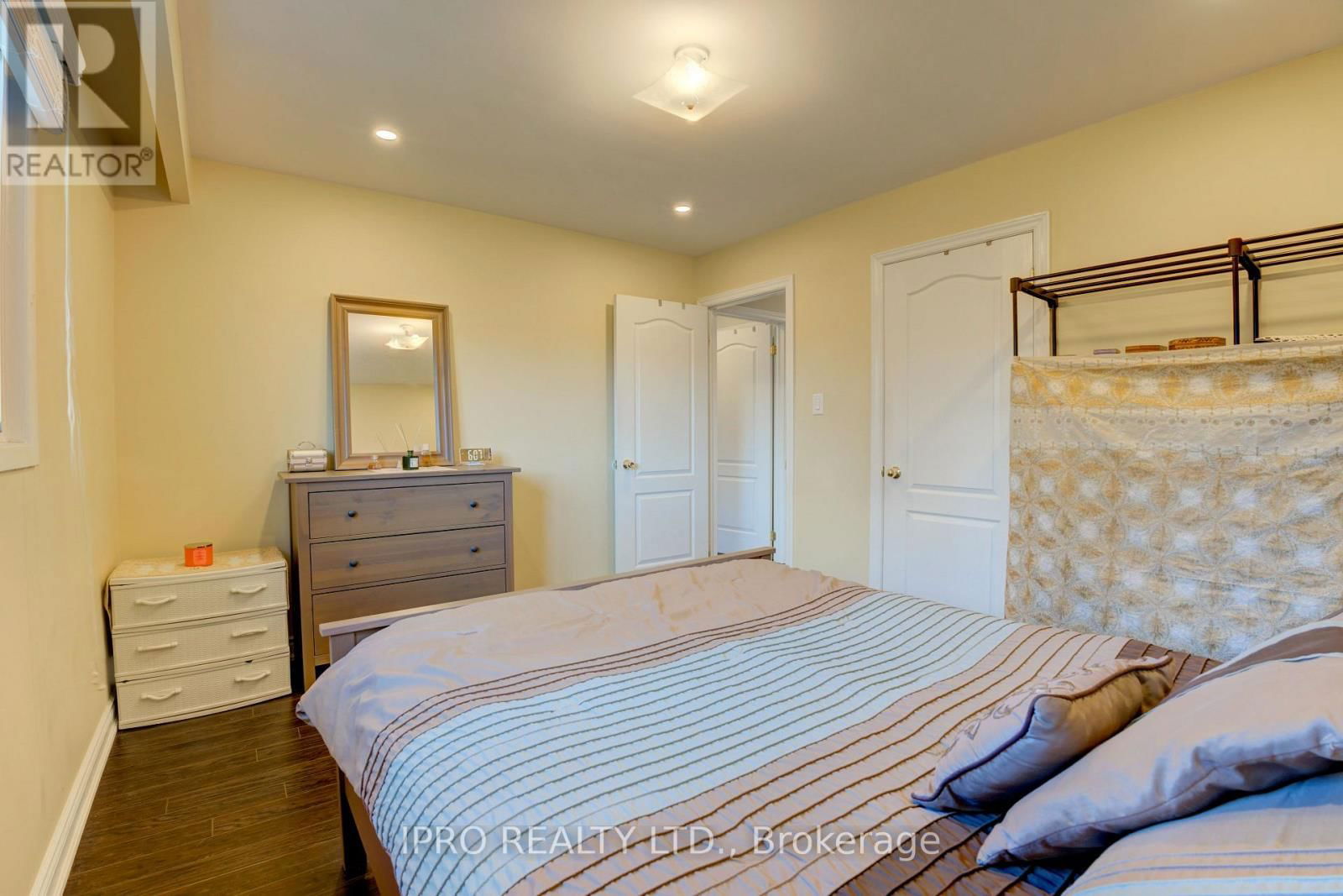 208 MEADOWS BOULEVARD Image 17