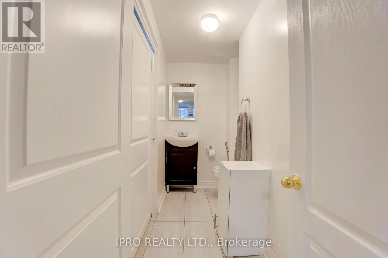 208 MEADOWS BOULEVARD Image 28