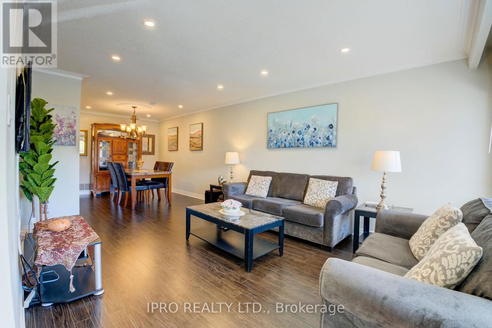 208 MEADOWS BOULEVARD Image 6