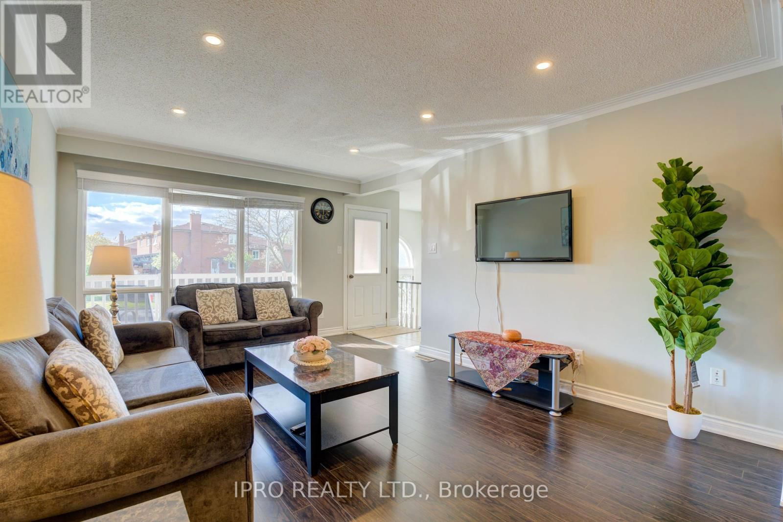 208 MEADOWS BOULEVARD Image 8