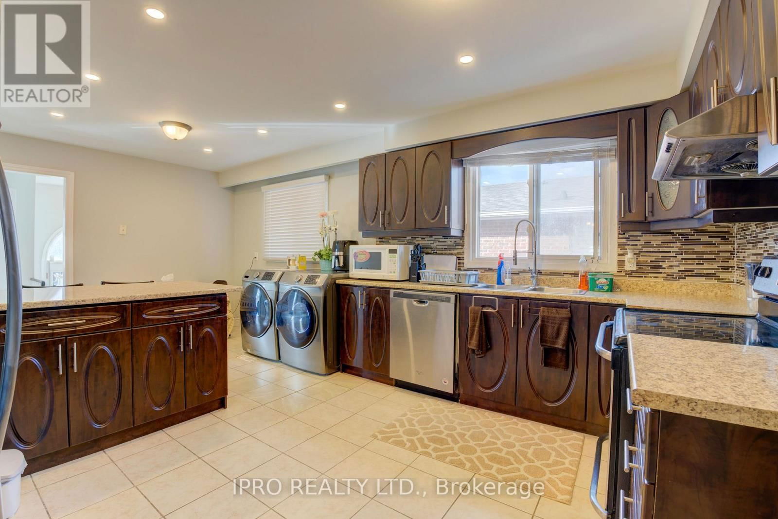 208 MEADOWS BOULEVARD Image 9