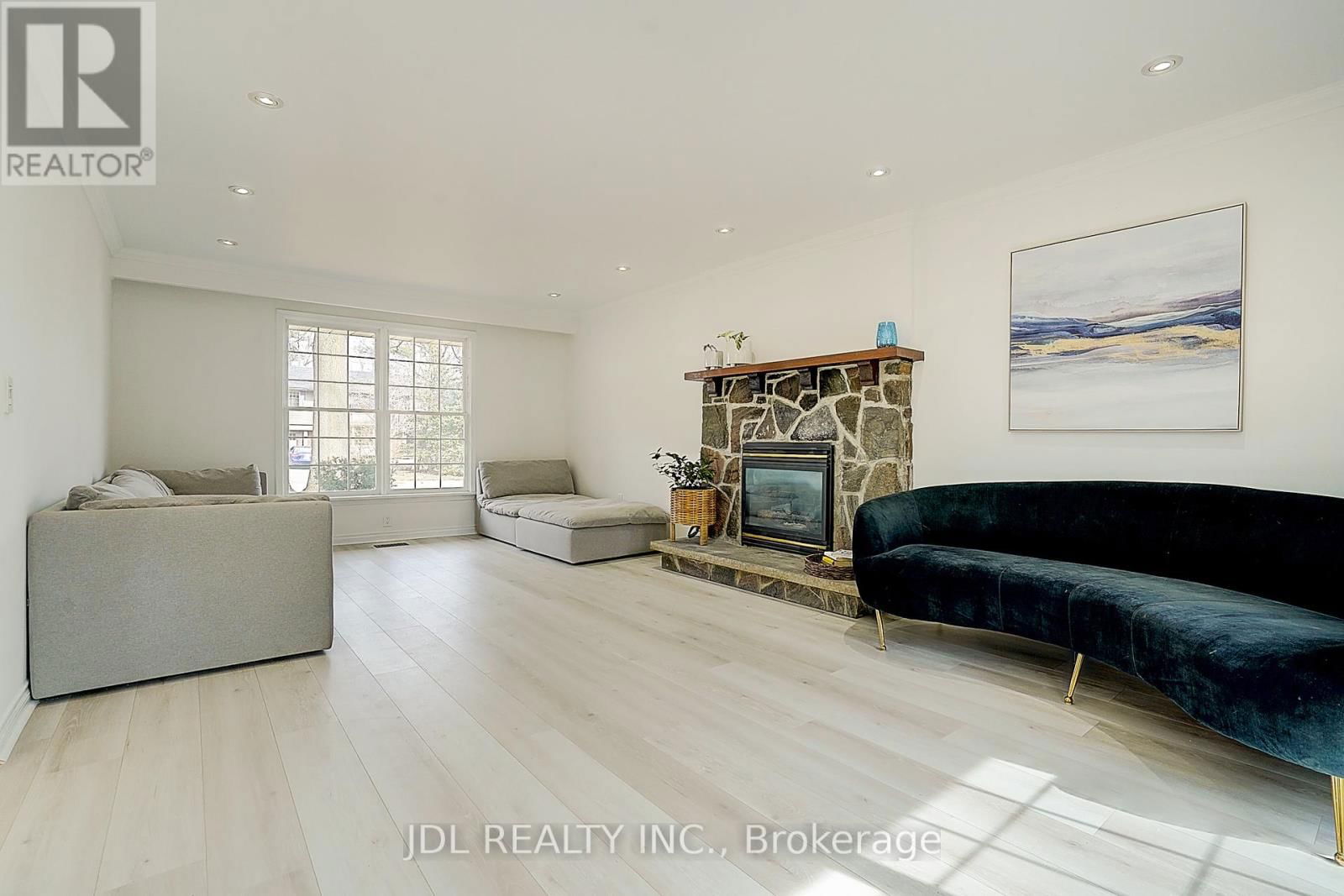 312 DALEWOOD DRIVE Image 11