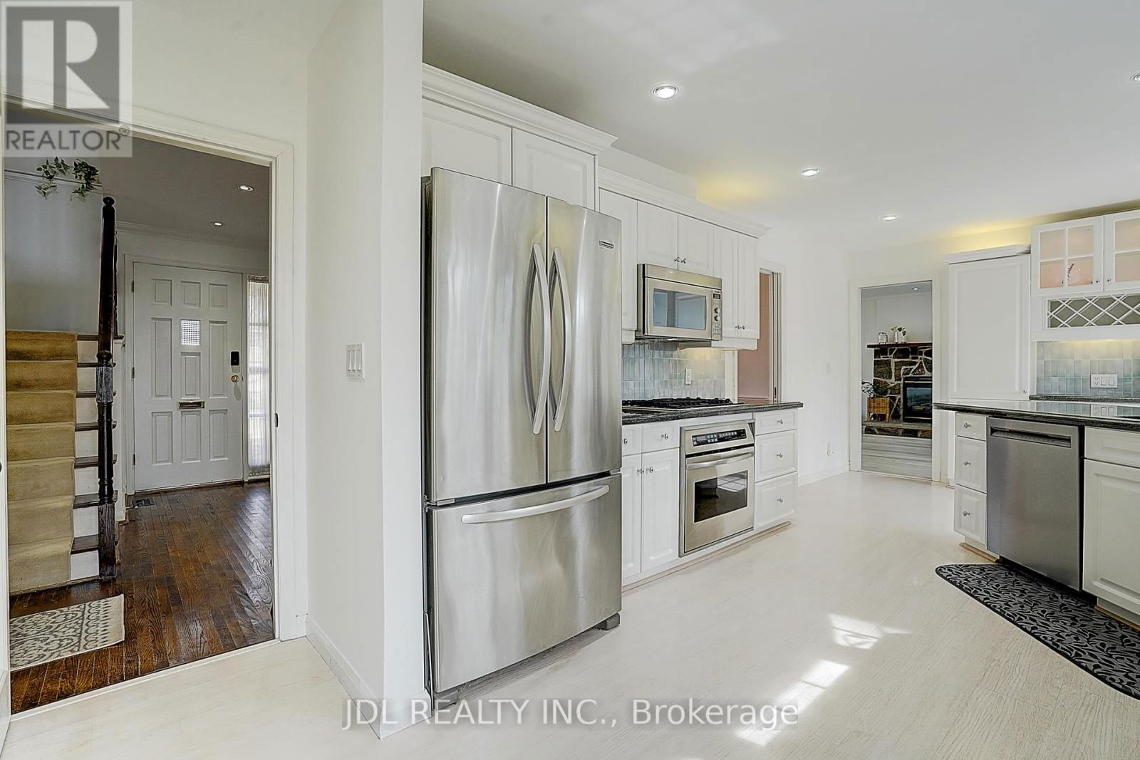 312 DALEWOOD DRIVE Image 17