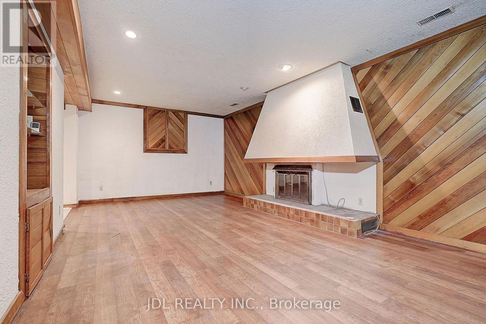 312 DALEWOOD DRIVE Image 32