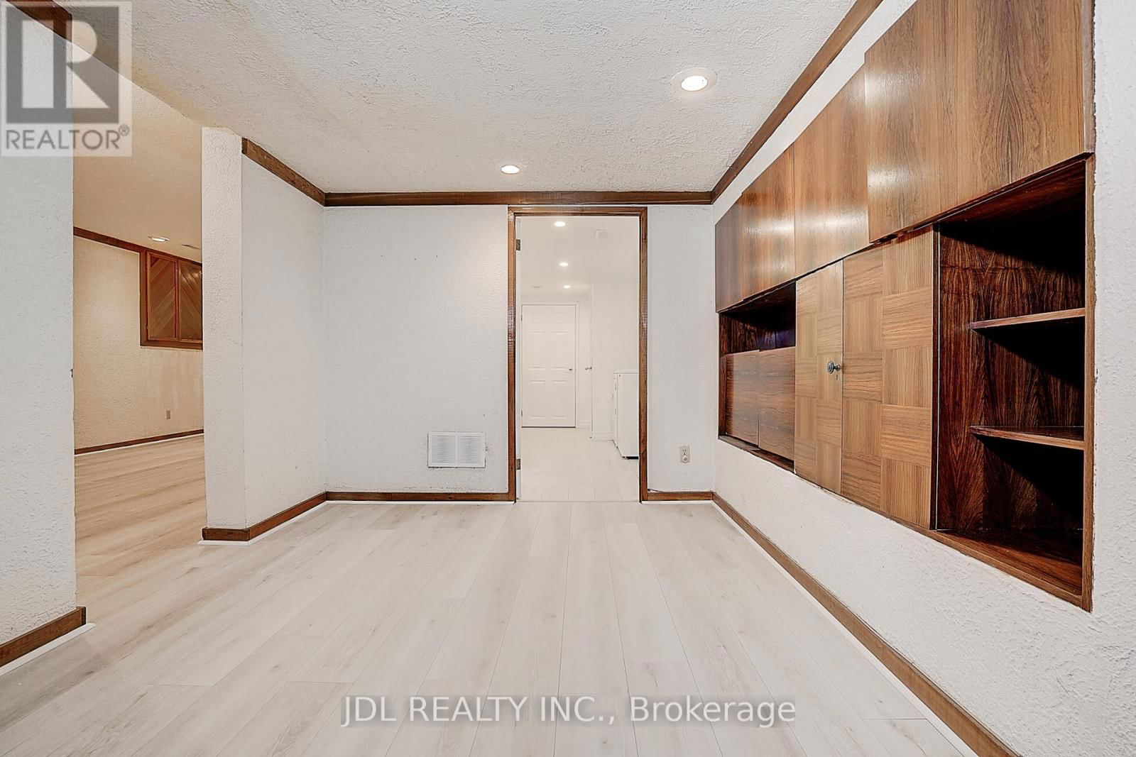 312 DALEWOOD DRIVE Image 33