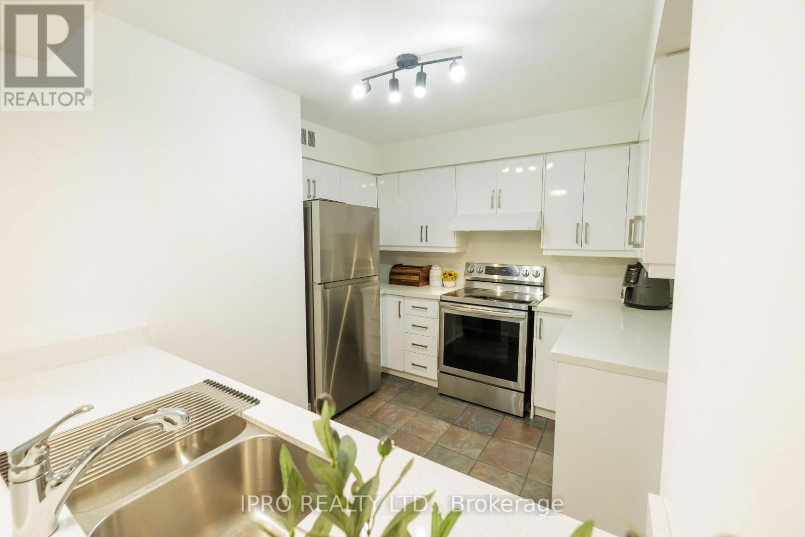 408 - 50 EGLINTON AVENUE WEST Image 10