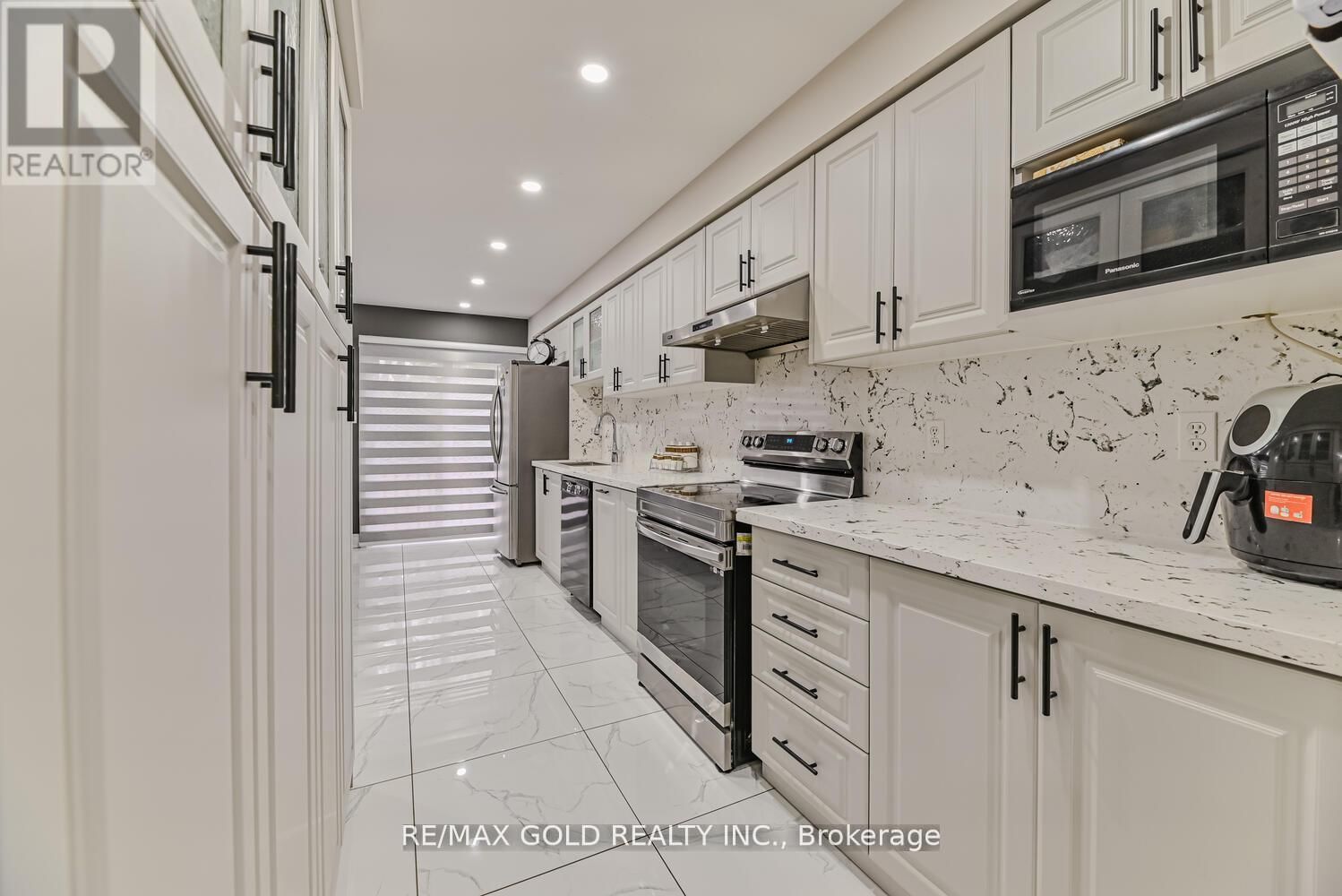 9 FAIRLAWN BOULEVARD Image 14