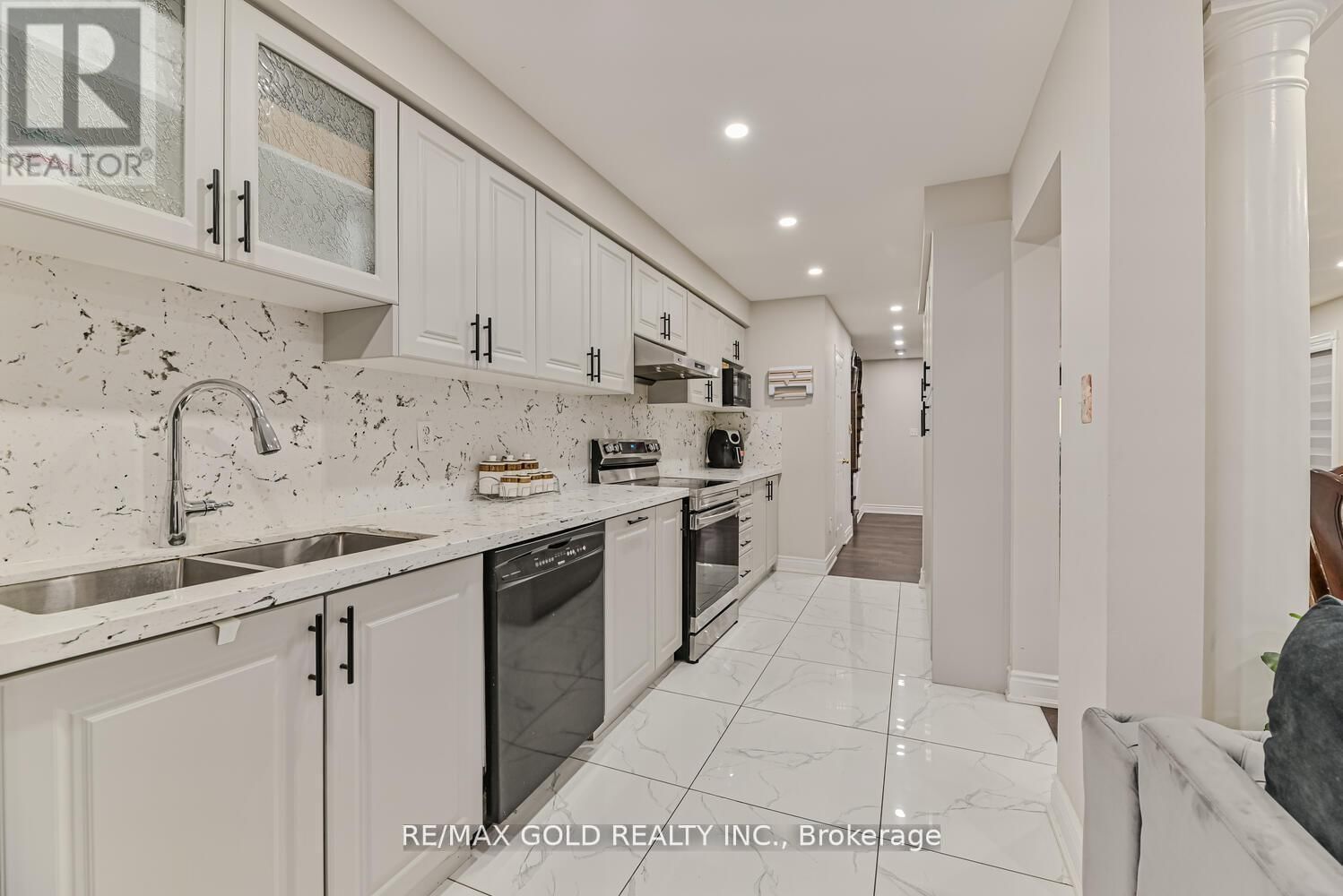 9 FAIRLAWN BOULEVARD Image 15