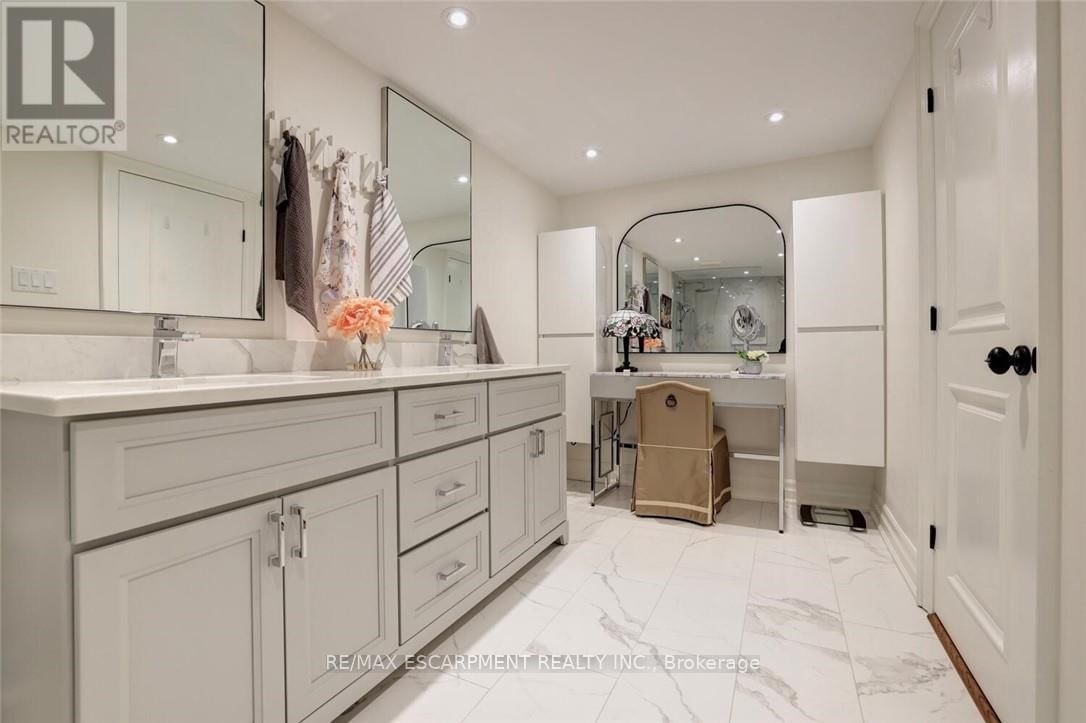 803 - 2210 LAKESHORE ROAD NORTH Image 30