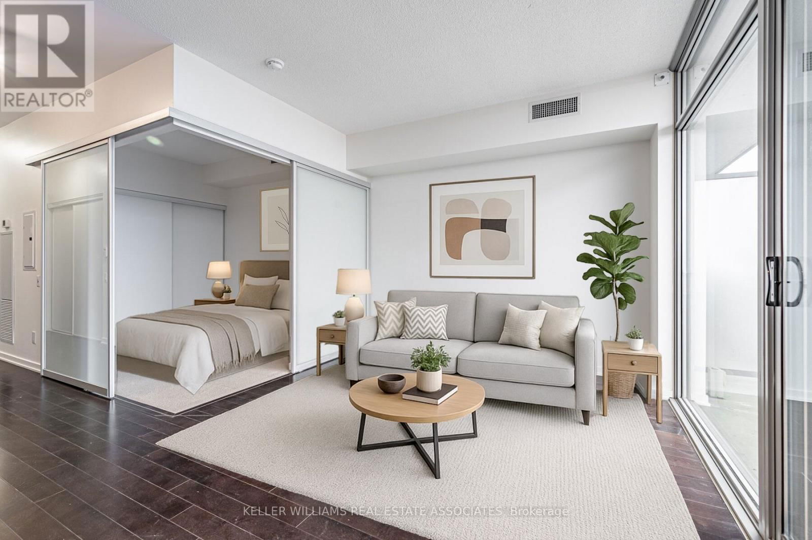 2206 - 105 THE QUEENSWAY Image 3