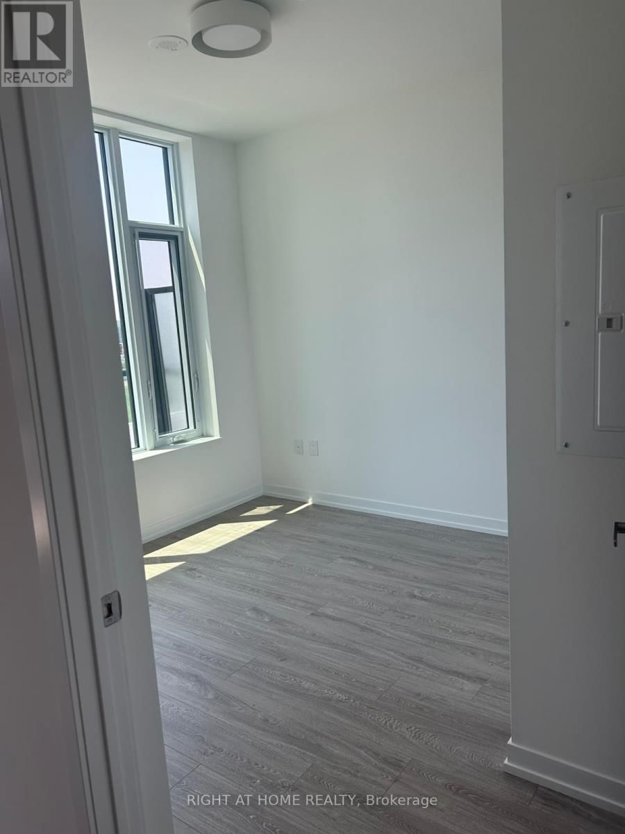 723 - 2485 EGLINTON AVENUE WEST Image 19