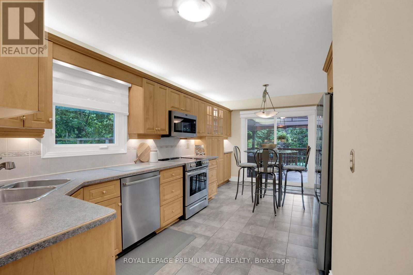 40 PARKEND AVENUE Image 13