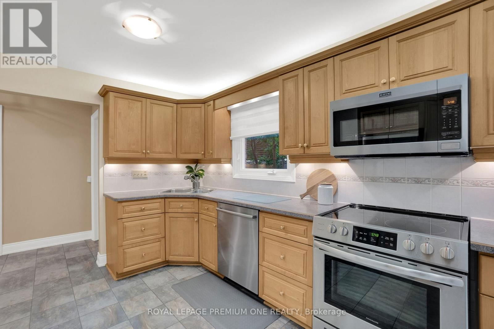 40 PARKEND AVENUE Image 15